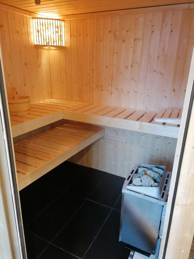 Ferienwohnung Christine Mit Sauna Und Whirlpool Utzerath エクステリア 写真