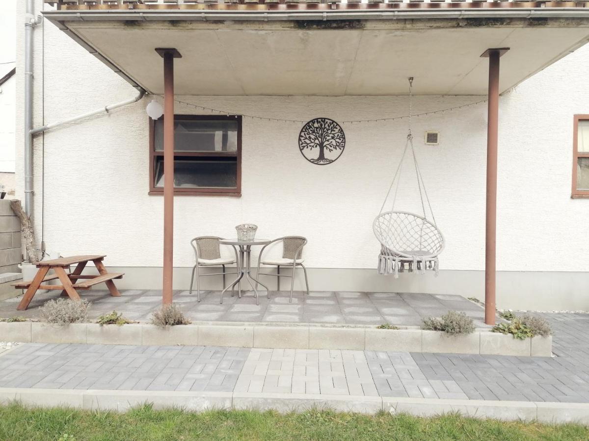 Ferienwohnung Christine Mit Sauna Und Whirlpool Utzerath エクステリア 写真